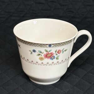 Royal Doulton Kingswood Fine China Cup TC 1115 Floral Vintage Made in England